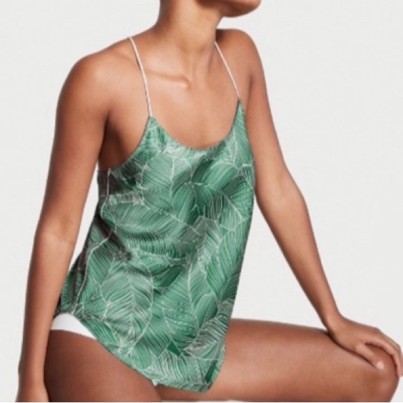 Victorias secret satin camisole - Picture 1 of 5